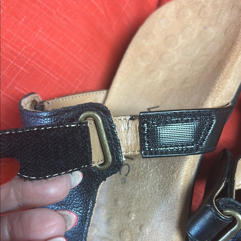 Vionic Adjustable Black Leather Sandals Size 8. V… - image 2